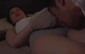 3 ngày Gã chồng đi làm ăn, vợ yêu ở nhà nữa đêm bị bố Chồng yêu mò vào phòng